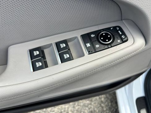 Used 2018 Genesis G80 3.8 RWD image 33