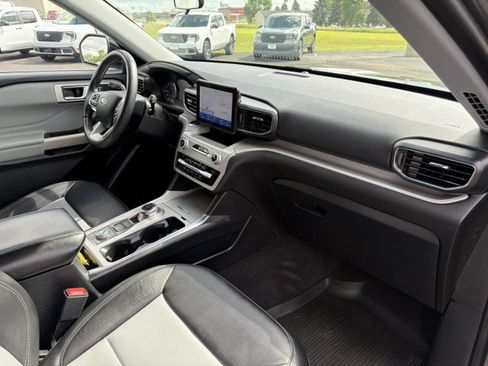 Used 2023 Ford Explorer XLT w/ Equipment Group 202A AWD/4WD image 22