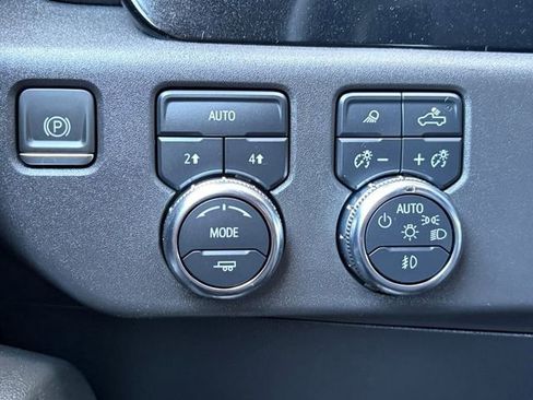 Certified 2024 GMC Sierra 1500 SLT image 5