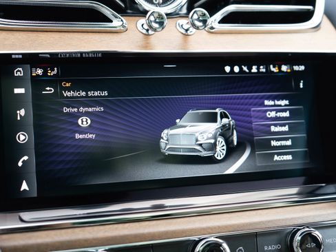 Used 2023 Bentley Bentayga image 21