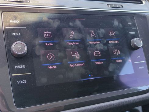 Used 2021 Volkswagen Tiguan SE w/ Panoramic Sunroof Package AWD/4WD image 23