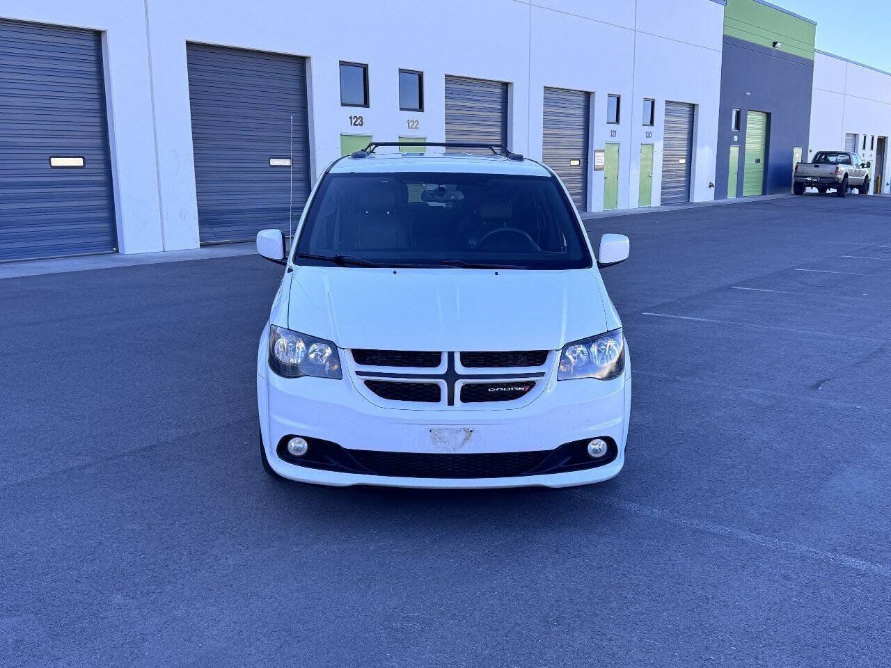 Used 2018 Dodge Grand Caravan GT FWD image 3