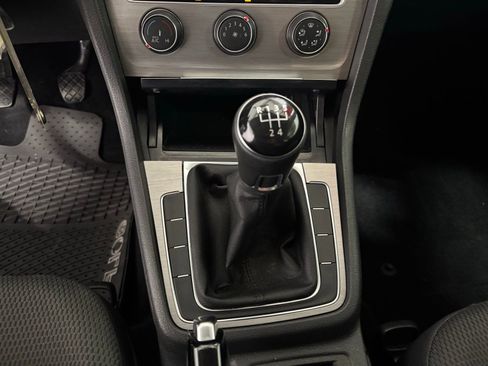 Used 2016 Volkswagen Golf S image 26