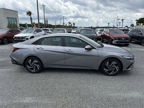 New 2025 Hyundai Elantra Limited image 9