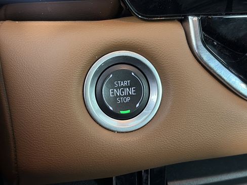 Certified 2024 GMC Canyon AT4 w/ AT4 Premium Package AWD/4WD image 36