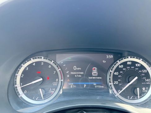 Used 2022 Toyota Highlander XLE AWD/4WD image 29