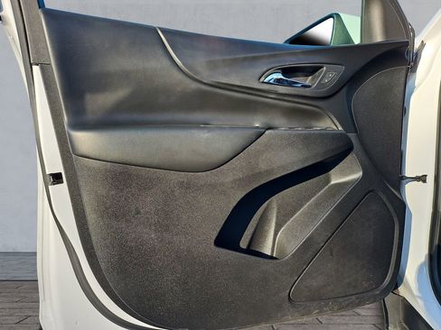 Used 2019 Chevrolet Equinox LT image 17