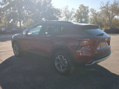 Used 2025 Chevrolet Trax LT w/ LT Convenience Package image 6