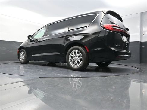 New 2026 Chrysler Pacifica Select image 21