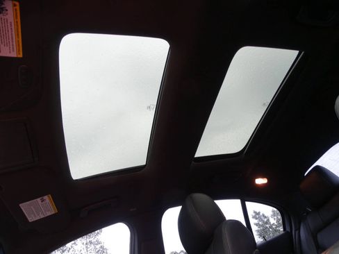 Used 2013 Lincoln MKS AWD image 3