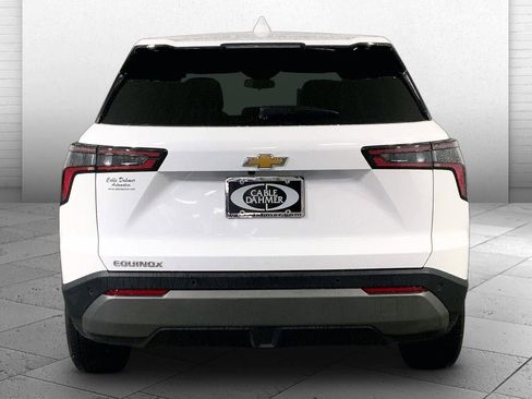Used 2026 Chevrolet Equinox LT FWD image 3