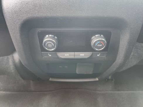 Used 2025 Chevrolet Traverse RS image 30