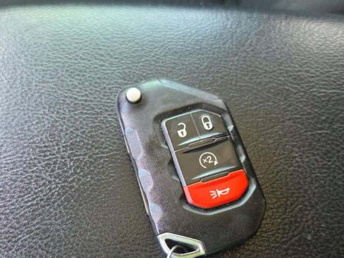 Used 2022 Jeep Wrangler Unlimited Sport AWD/4WD image 15