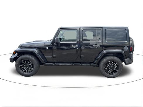 Used 2018 Jeep Wrangler Unlimited Sahara AWD/4WD image 6