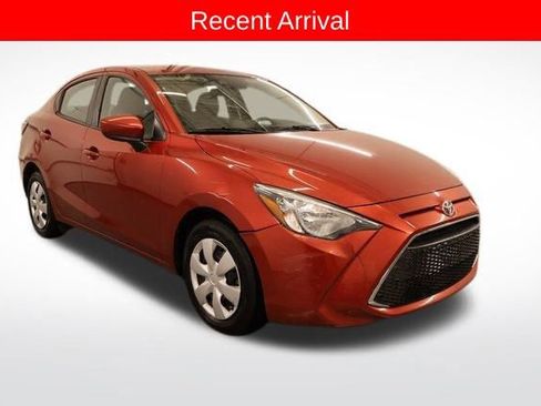 Used 2019 Toyota Yaris L image 2