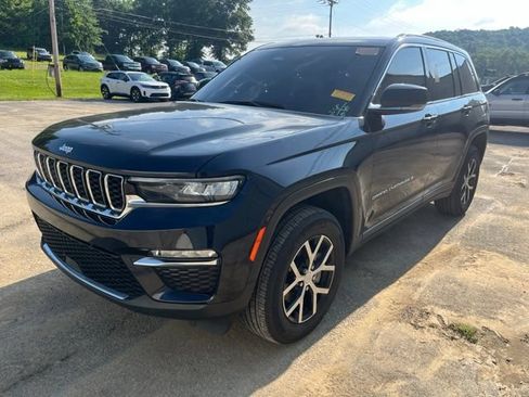 Used 2023 Jeep Grand Cherokee Limited AWD/4WD image 10