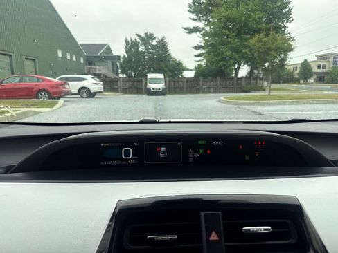 Used 2017 Toyota Prius Two FWD image 19