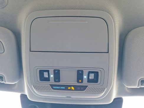 Used 2023 Ford Explorer Limited image 13