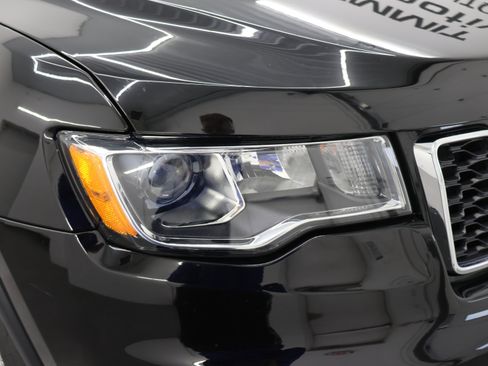 Used 2019 Jeep Grand Cherokee Laredo image 21