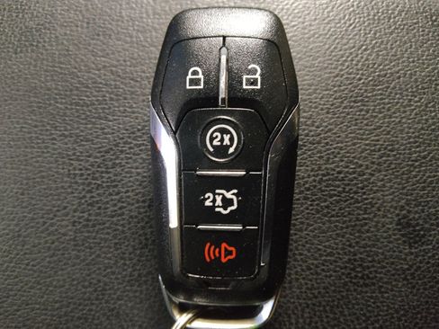 Used 2017 Ford Explorer XLT w/ Equipment Group 202A FWD image 32
