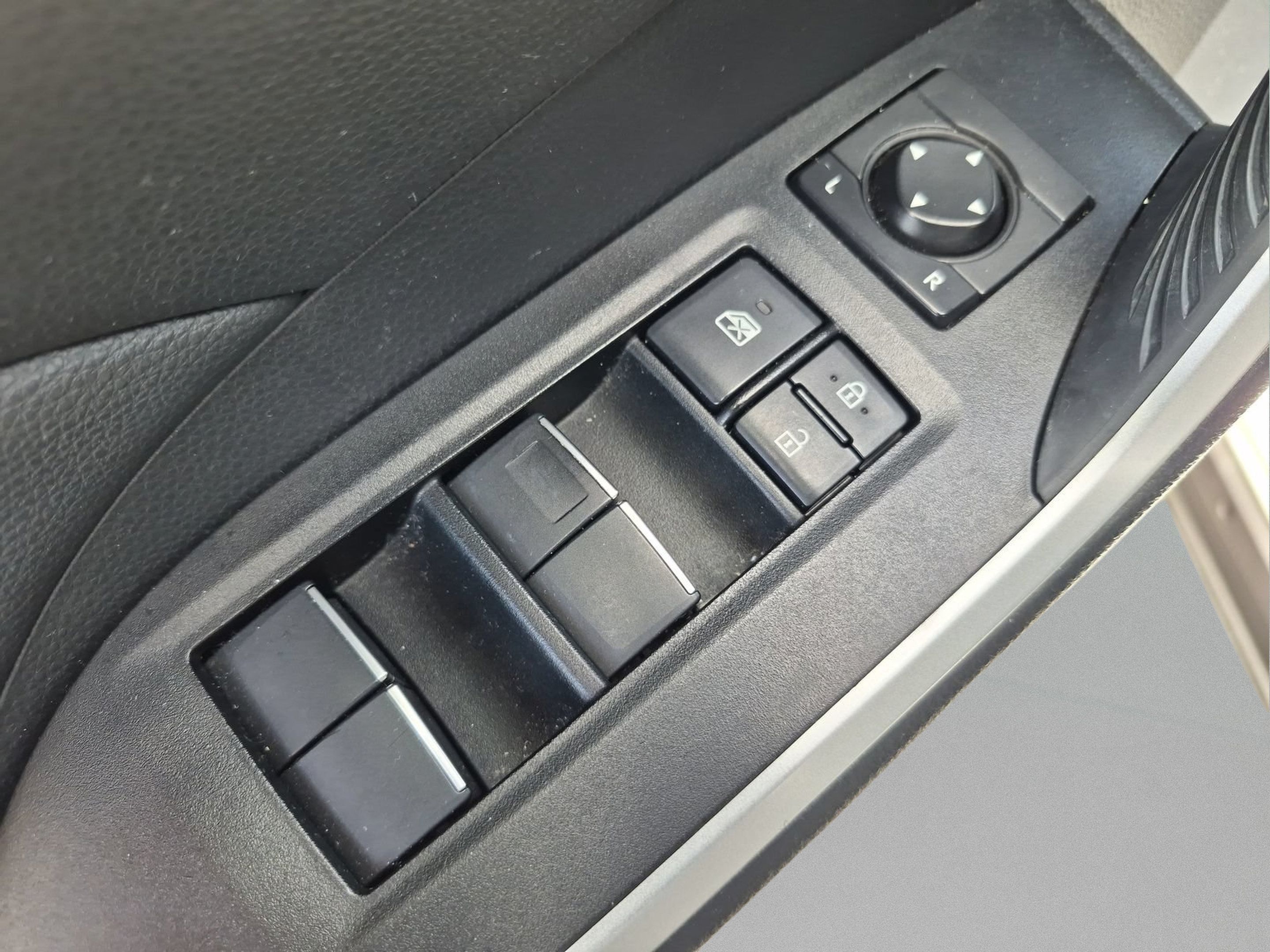 Used 2019 Toyota RAV4 XLE Premium FWD image 16