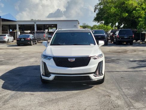 Used 2022 Cadillac XT6 Premium Luxury FWD image 8