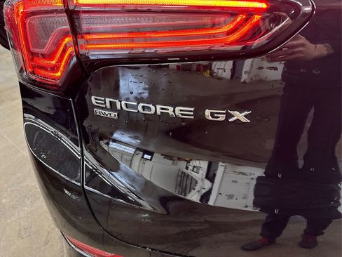 Used 2025 Buick Encore GX Avenir w/ Avenir Technology Package image 15