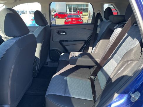 Used 2023 Nissan Rogue SV image 16