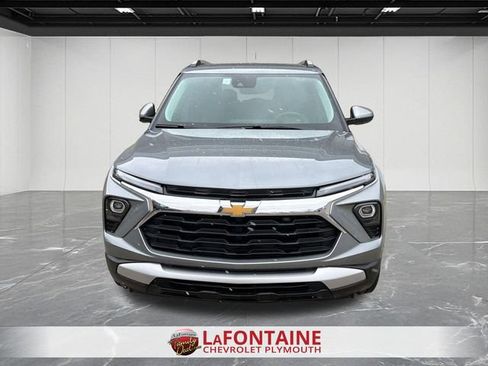 Used 2025 Chevrolet TrailBlazer LT FWD image 3