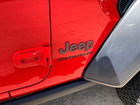 Used 2024 Jeep Wrangler Unlimited Rubicon w/ Convenience Group AWD/4WD image 28