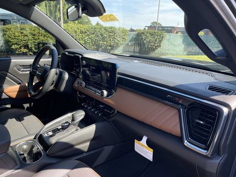 New 2026 GMC Canyon AT4 AWD/4WD image 28