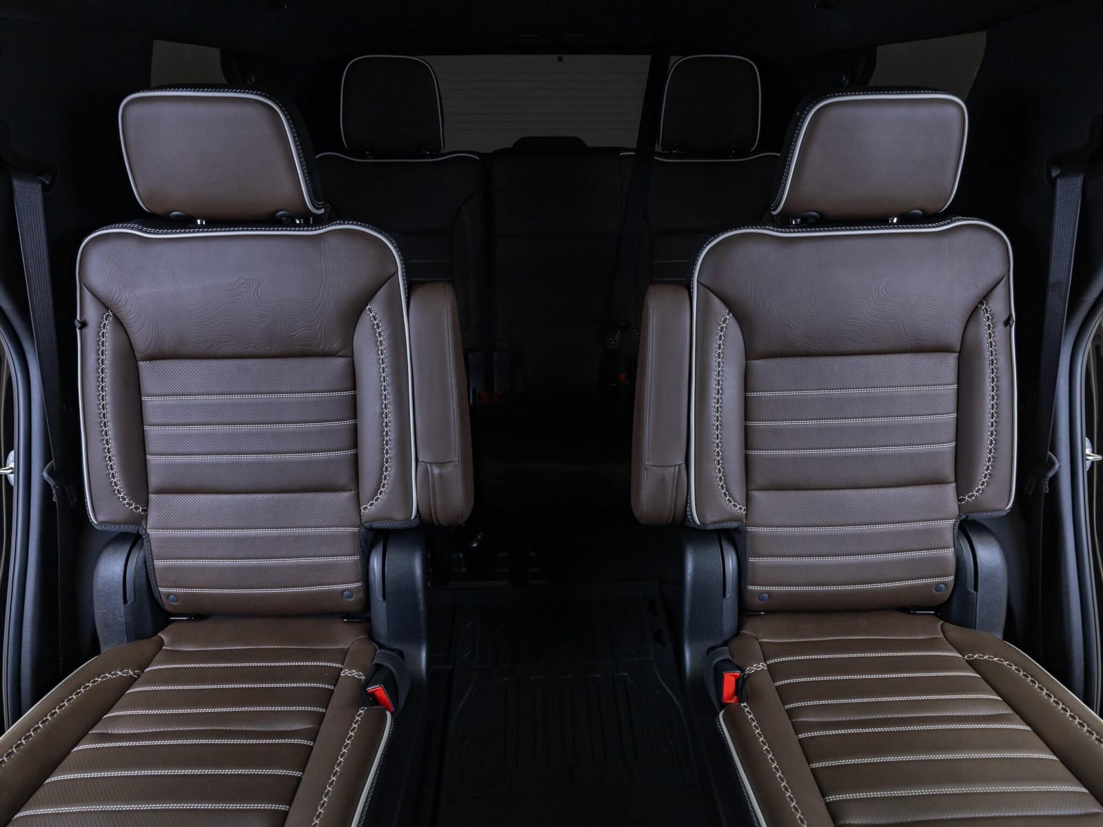 Used 2025 GMC Yukon Denali Ultimate AWD/4WD image 36