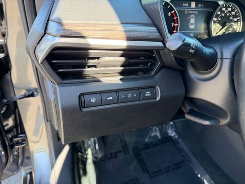 Used 2020 Nissan Altima 2.0 Platinum FWD image 19
