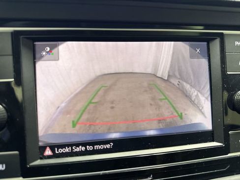 Used 2024 Volkswagen Jetta SE image 18