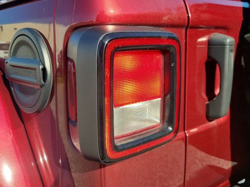 Used 2021 Jeep Wrangler Unlimited Rubicon image 6