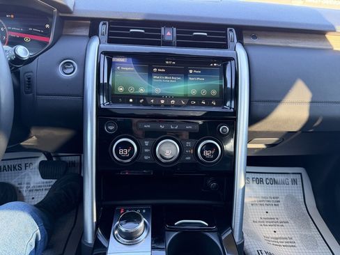 Used 2020 Land Rover Discovery HSE image 19