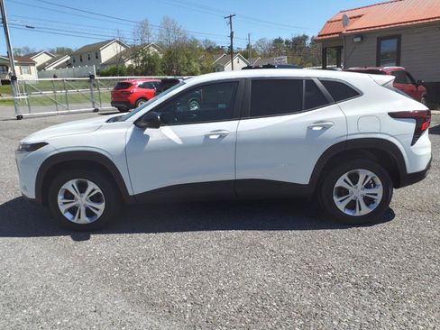 Used 2024 Chevrolet Trax LS image 2