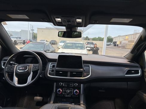 Used 2022 GMC Yukon SLT w/ SLT Premium Package image 26
