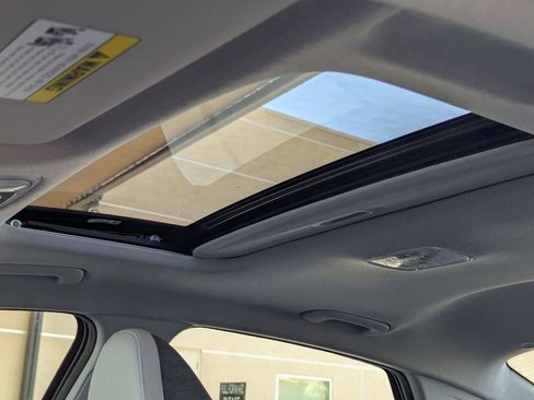 New 2025 Hyundai Elantra Limited image 17