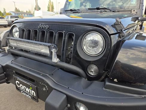 Used 2017 Jeep Wrangler Unlimited Sahara AWD/4WD image 6