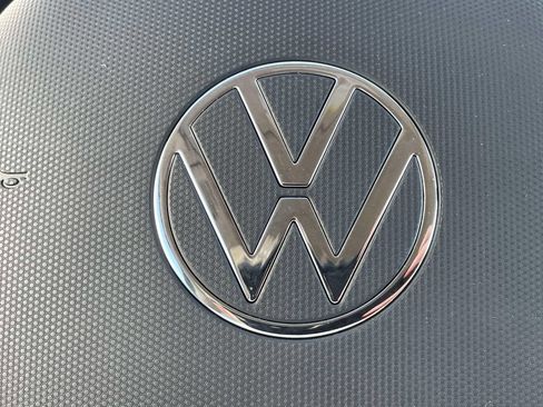 Used 2023 Volkswagen Tiguan SE FWD image 31