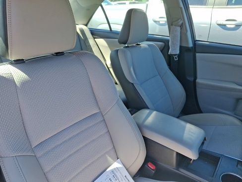 Used 2017 Toyota Camry SE FWD image 11
