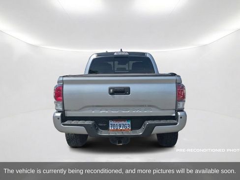 Used 2021 Toyota Tacoma TRD Off-Road w/ Technology Package AWD/4WD image 7