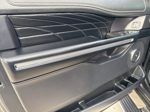 Used 2019 Ford Expedition Platinum image 24