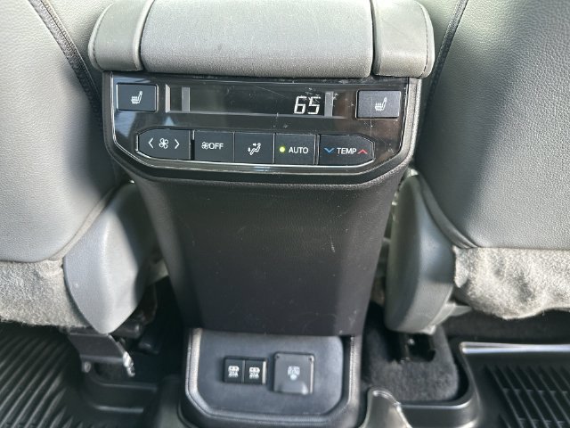 Used 2021 Toyota Highlander Platinum AWD/4WD image 39