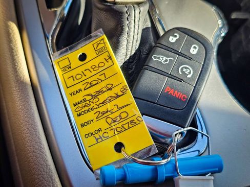 Used 2017 Jeep Grand Cherokee Limited image 47