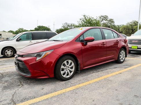 Used 2026 Toyota Corolla LE FWD image 3