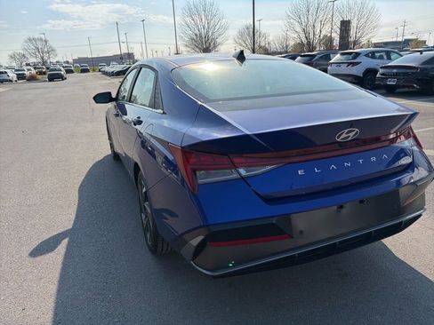 Used 2024 Hyundai Elantra Limited image 13