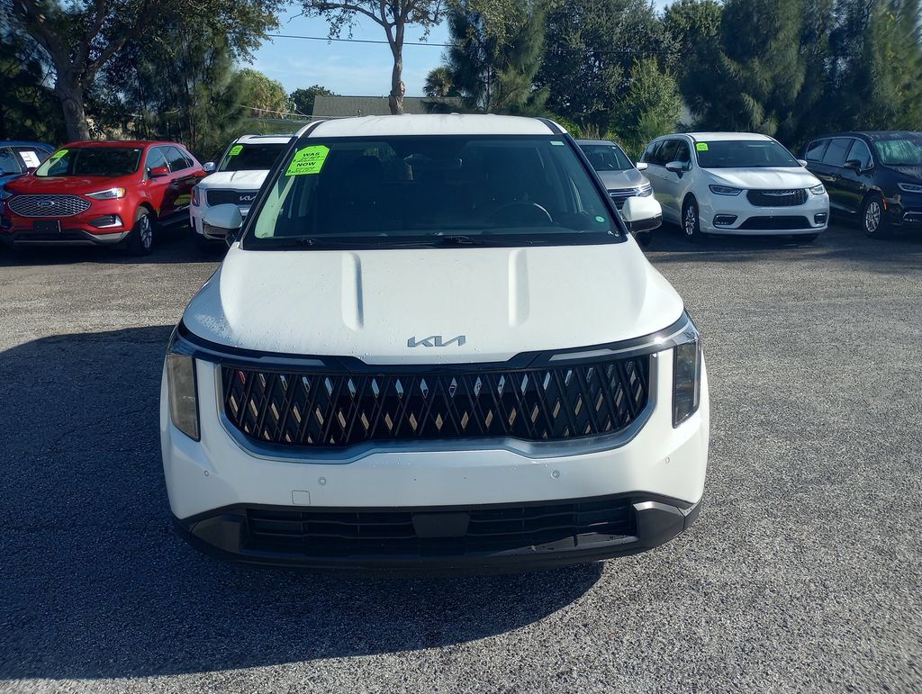 Used 2025 Kia Carnival FWD image 2