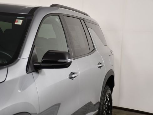 Used 2025 Chevrolet Traverse Z71 image 13